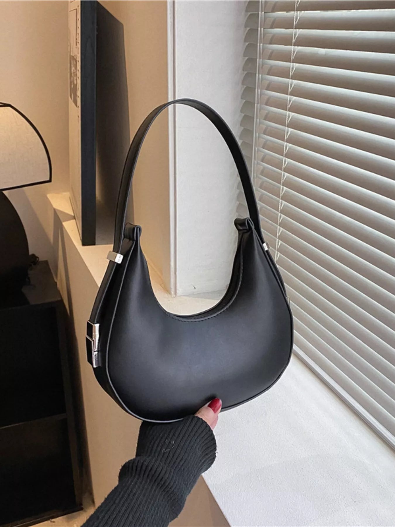 Fashorio Black / onesize Minimalist Crescent Shoulder Bag