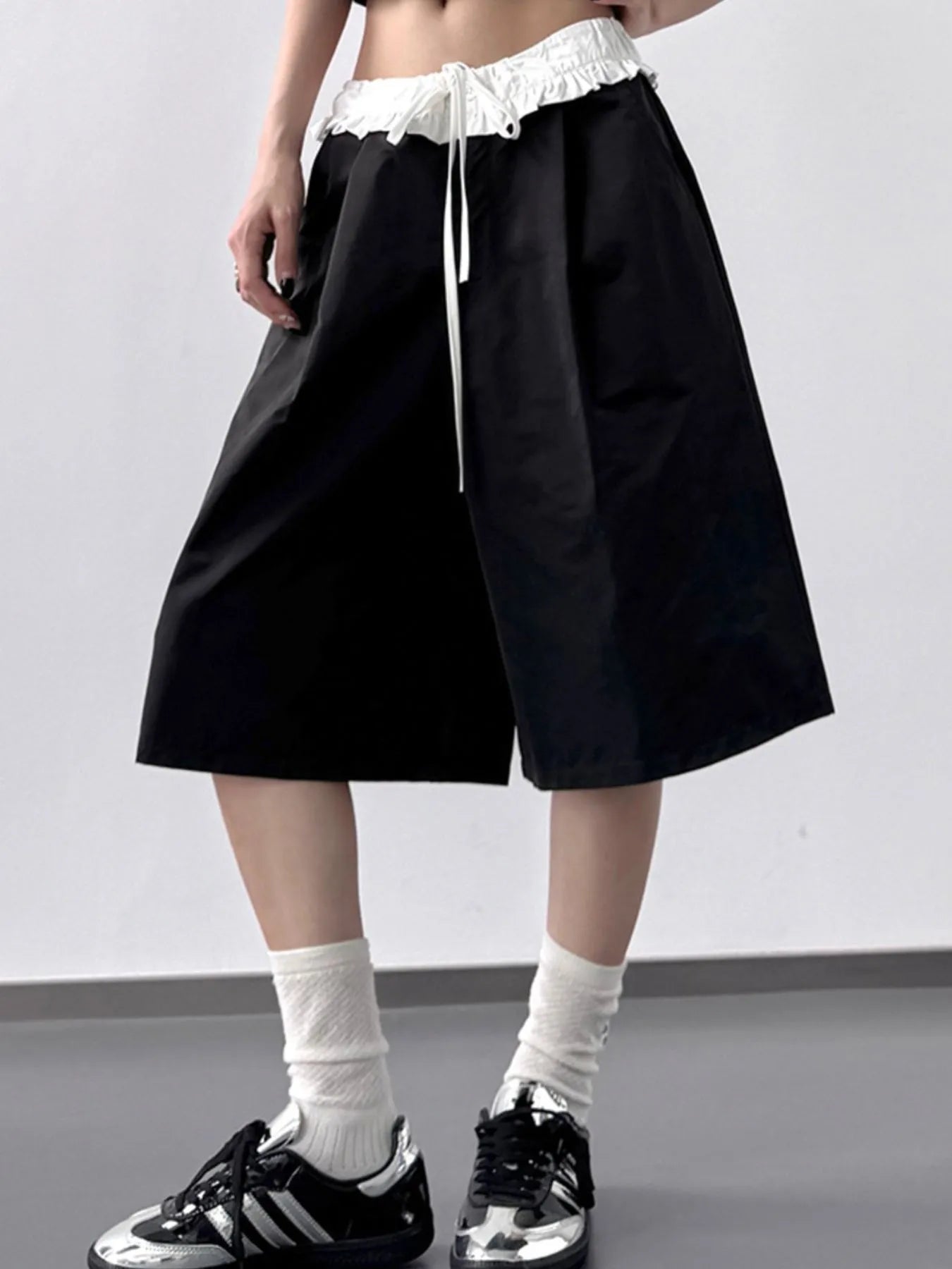 Fashorio Black / S Contrast Waistband Wide-Leg Shorts