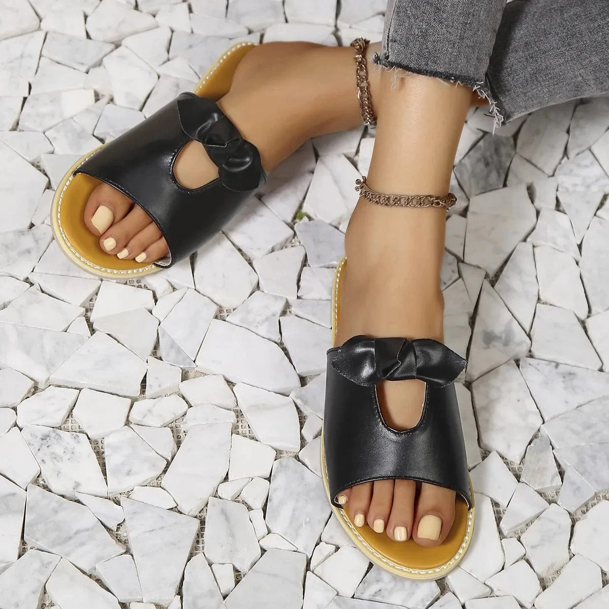 Fashorio Casual Open Toe Cutout Detail Sandals