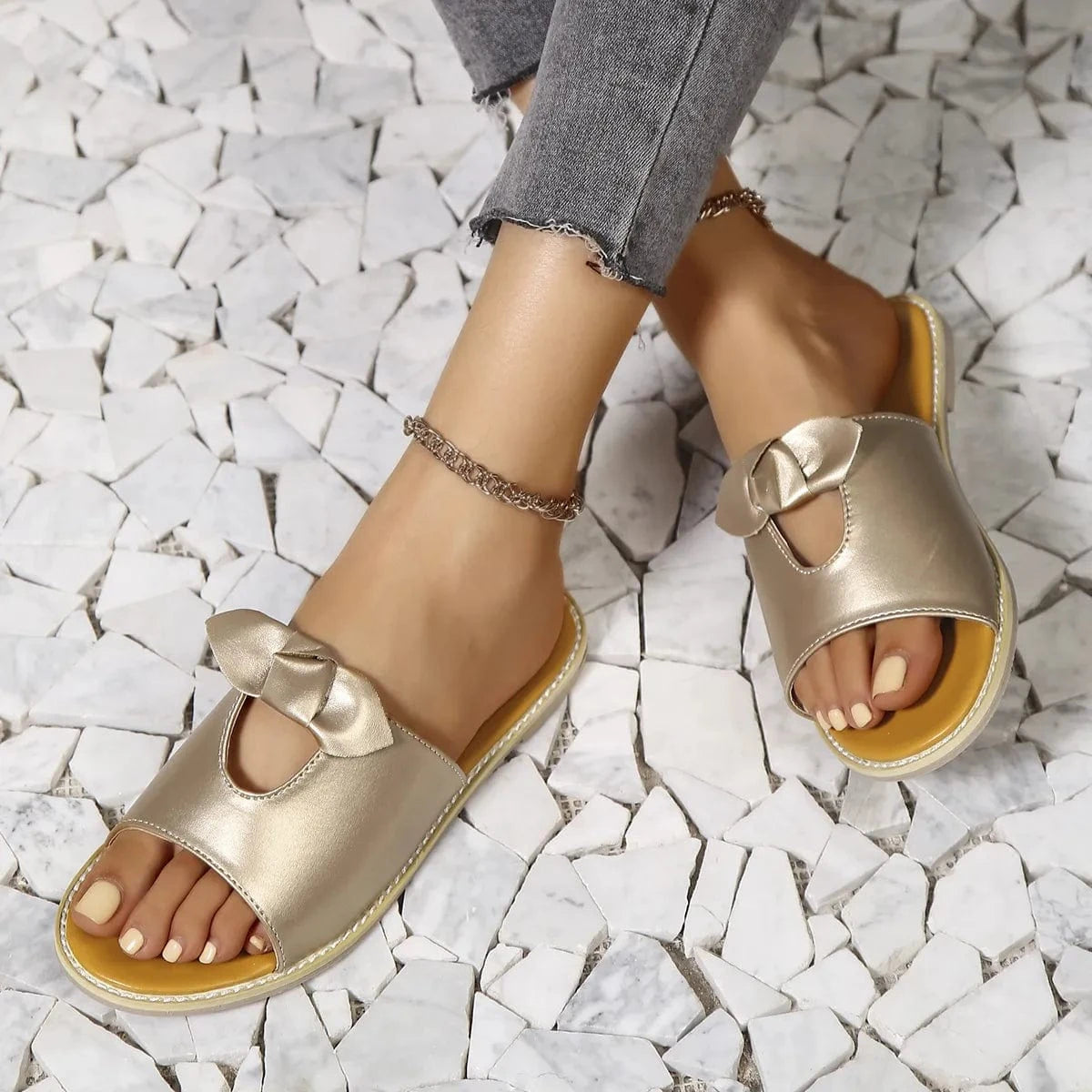 Fashorio Casual Open Toe Cutout Detail Sandals