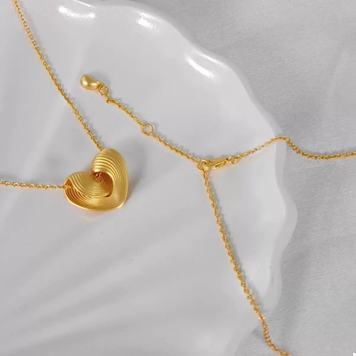 Fashorio Clothing & Accessories Gold / One Size 18K Gold-Plated Heart Pendant Necklace