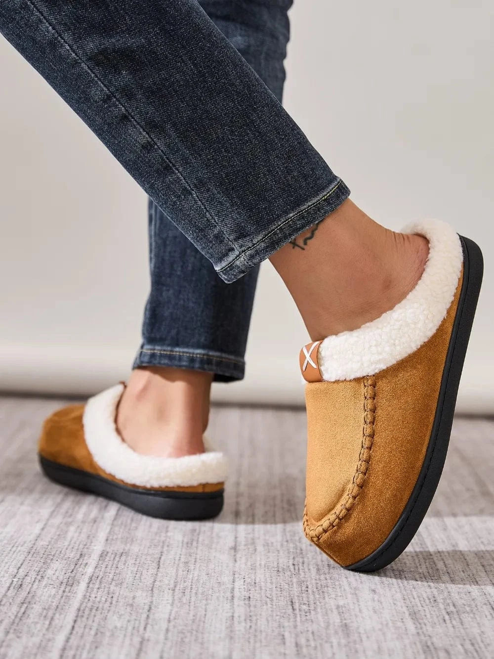 Fashorio Contrast Round Toe Flat Slippers