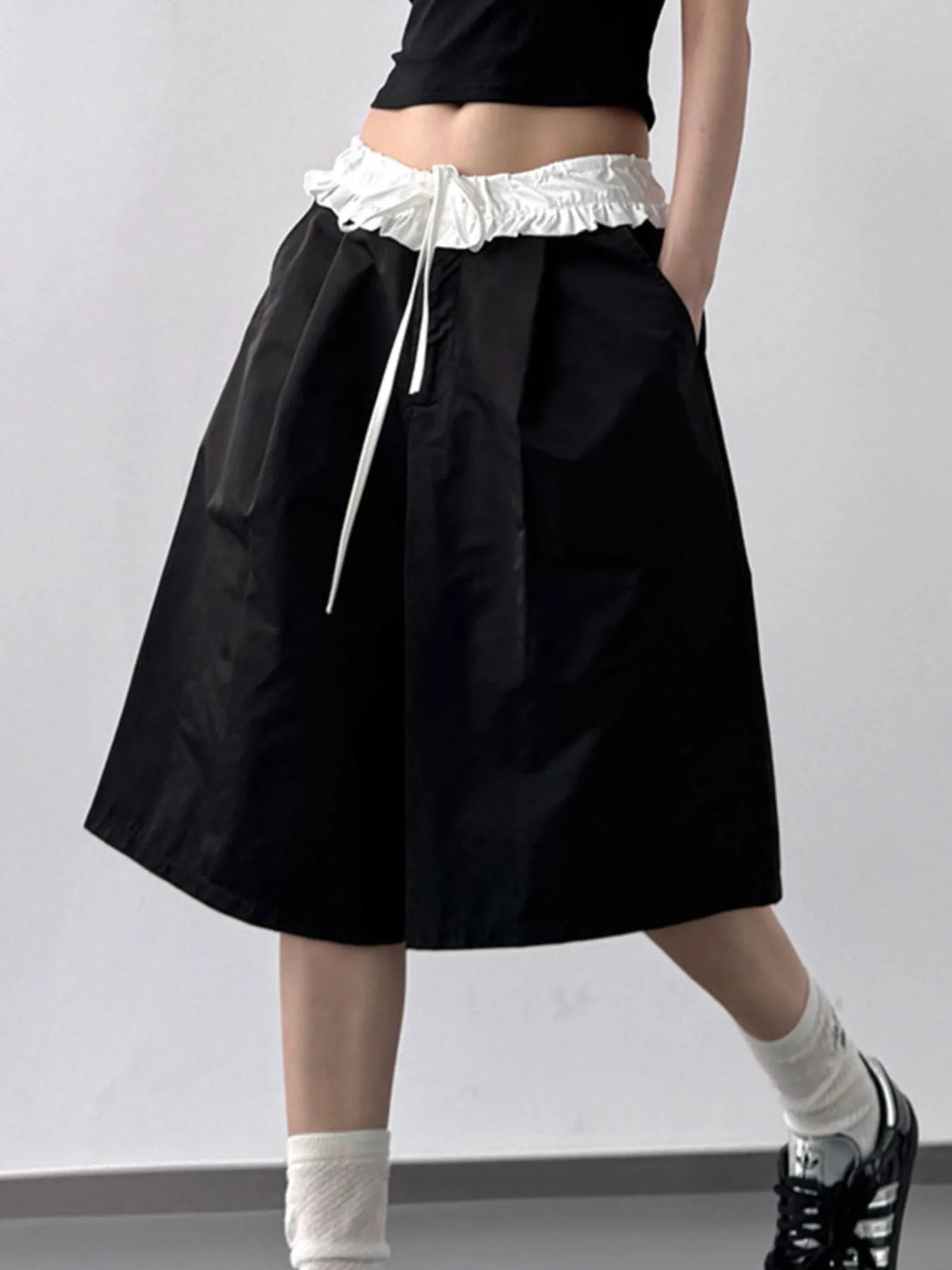 Fashorio Contrast Waistband Wide-Leg Shorts