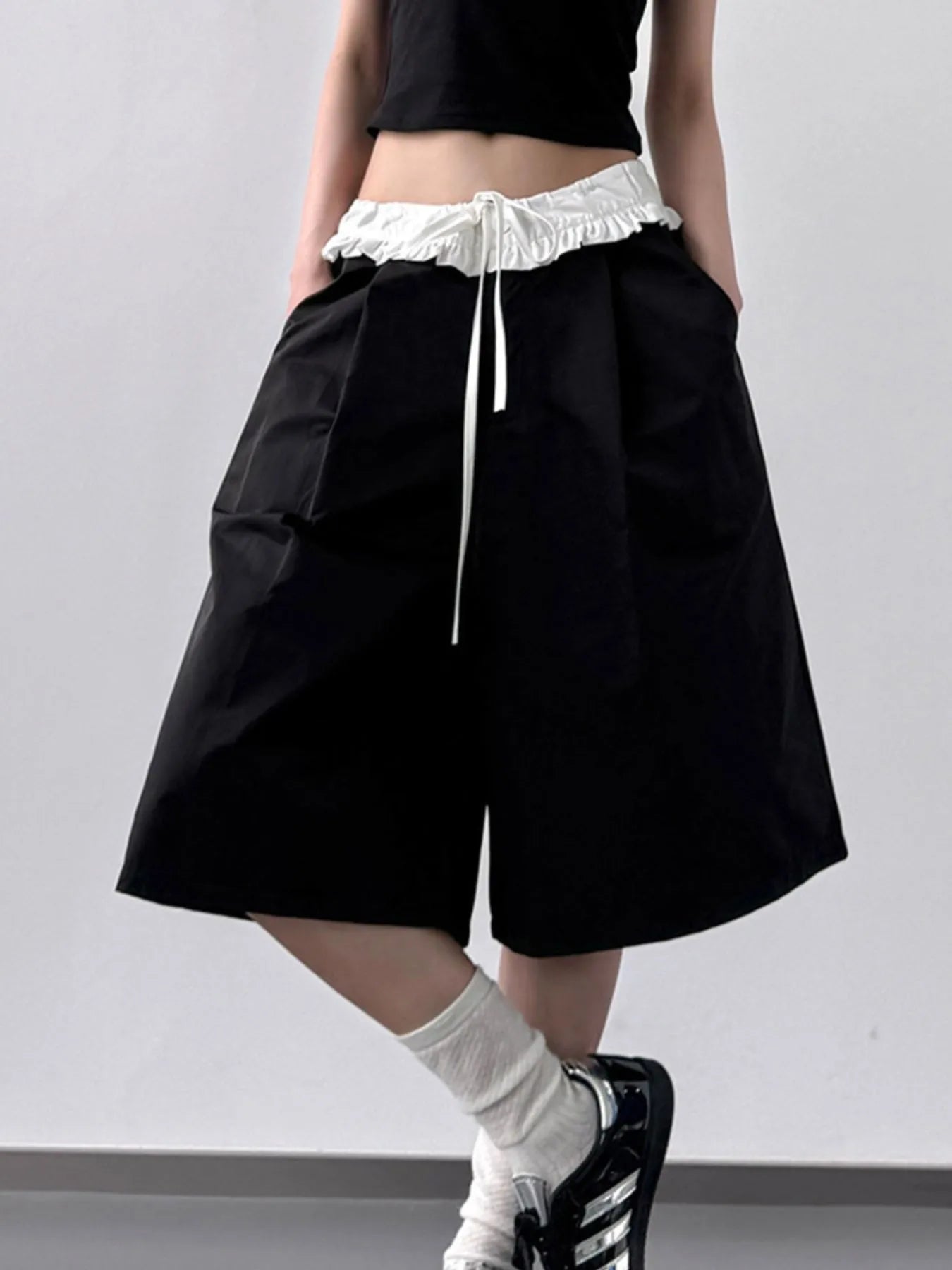 Fashorio Contrast Waistband Wide-Leg Shorts