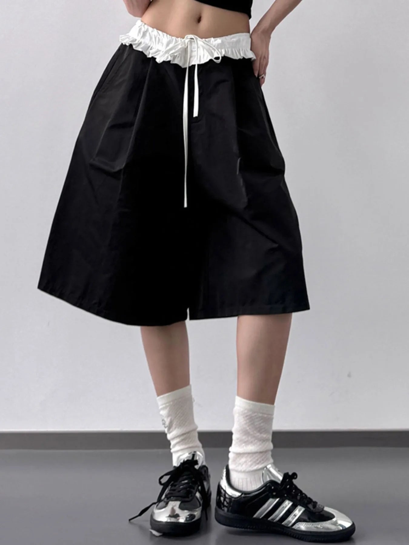 Fashorio Contrast Waistband Wide-Leg Shorts