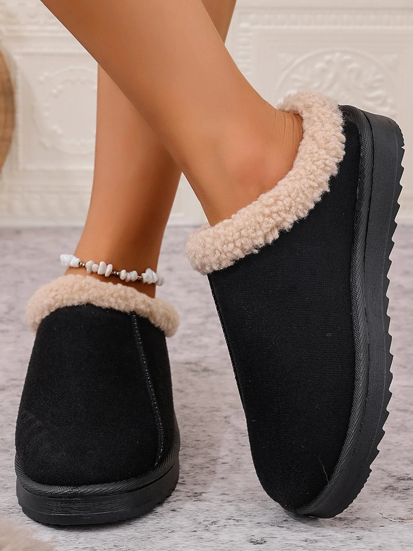 Fashorio Cozy Faux Fur Lined Slippers
