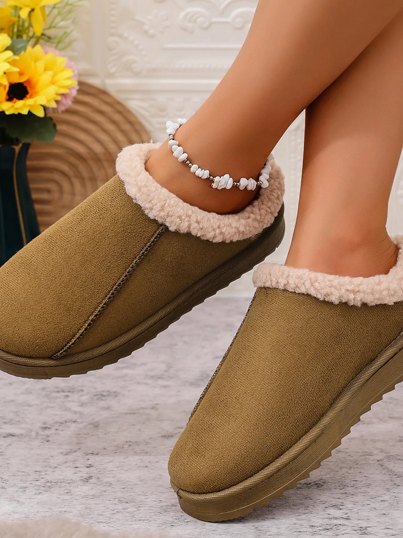 Fashorio Cozy Faux Fur Lined Slippers