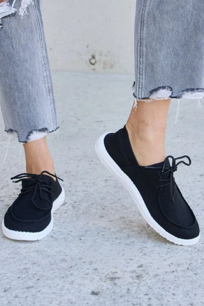 Forever Link Flat Round Toe Lace-Up Sneakers - Fashorio