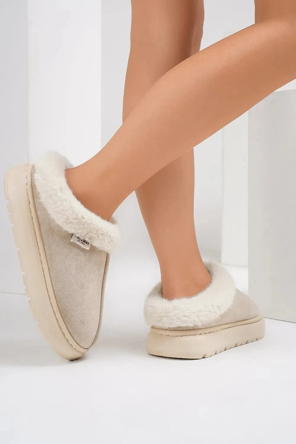 Furry Round Toe Platform Slippers - Fashorio