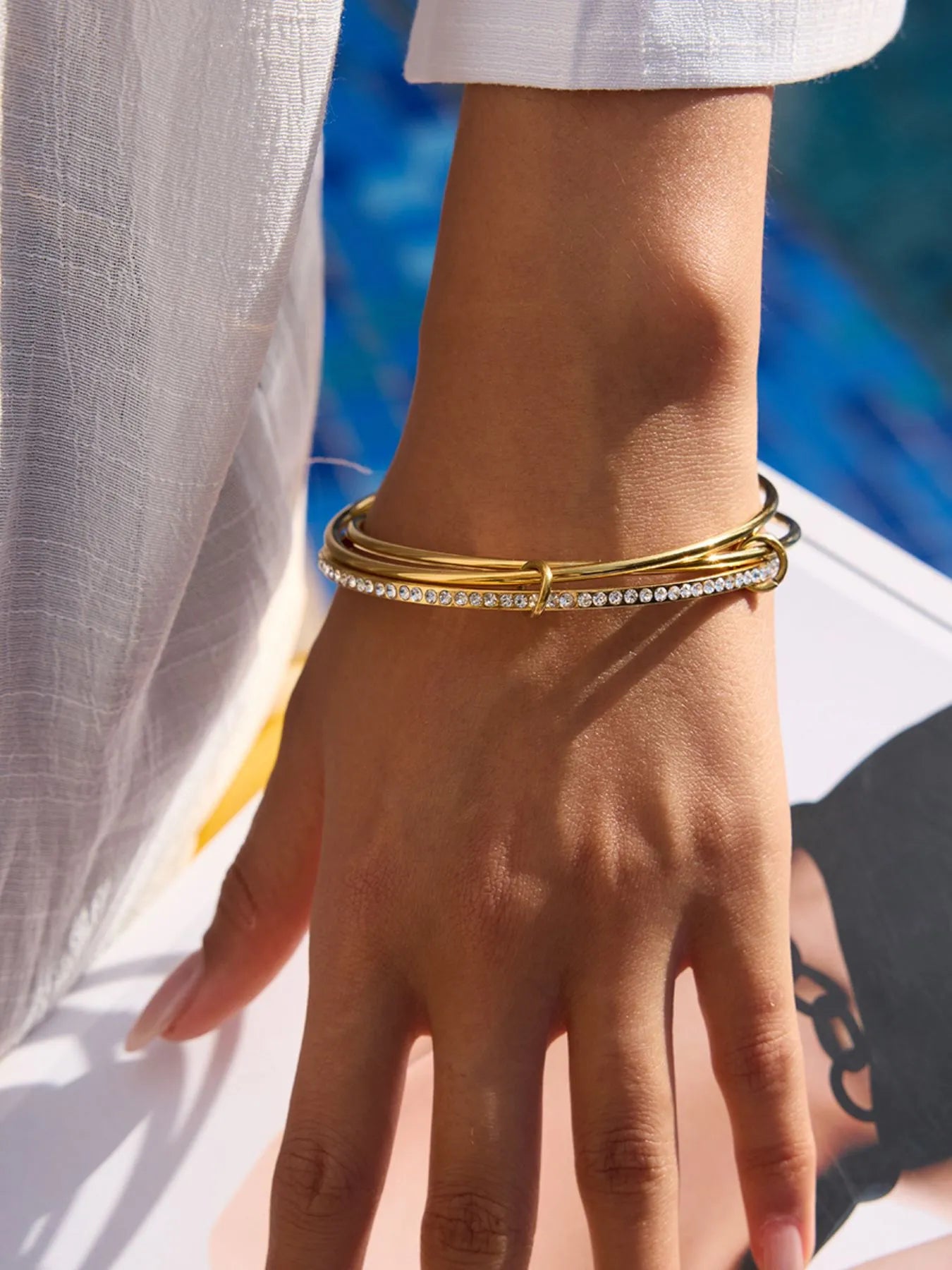 Fashorio Gold / One Size 18K Gold-Plated Crossover Inlaid Zircon Bracelet