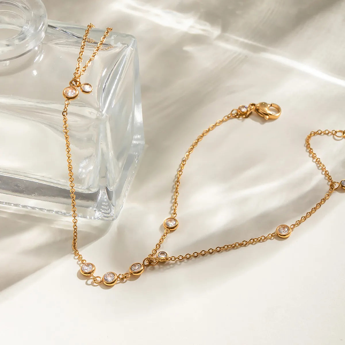 Fashorio Gold / One Size 18K Gold-Plated Inlaid Rhinestone Chain Bracelet