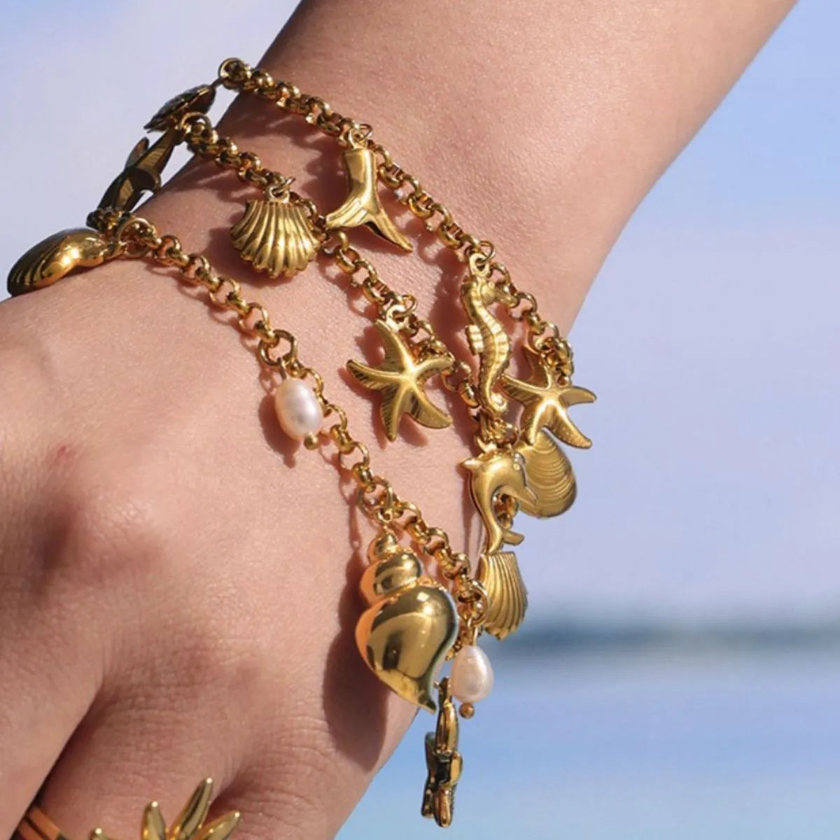 Fashorio Gold / One Size 18K Gold-Plated Sea Shell Charm Bracelet