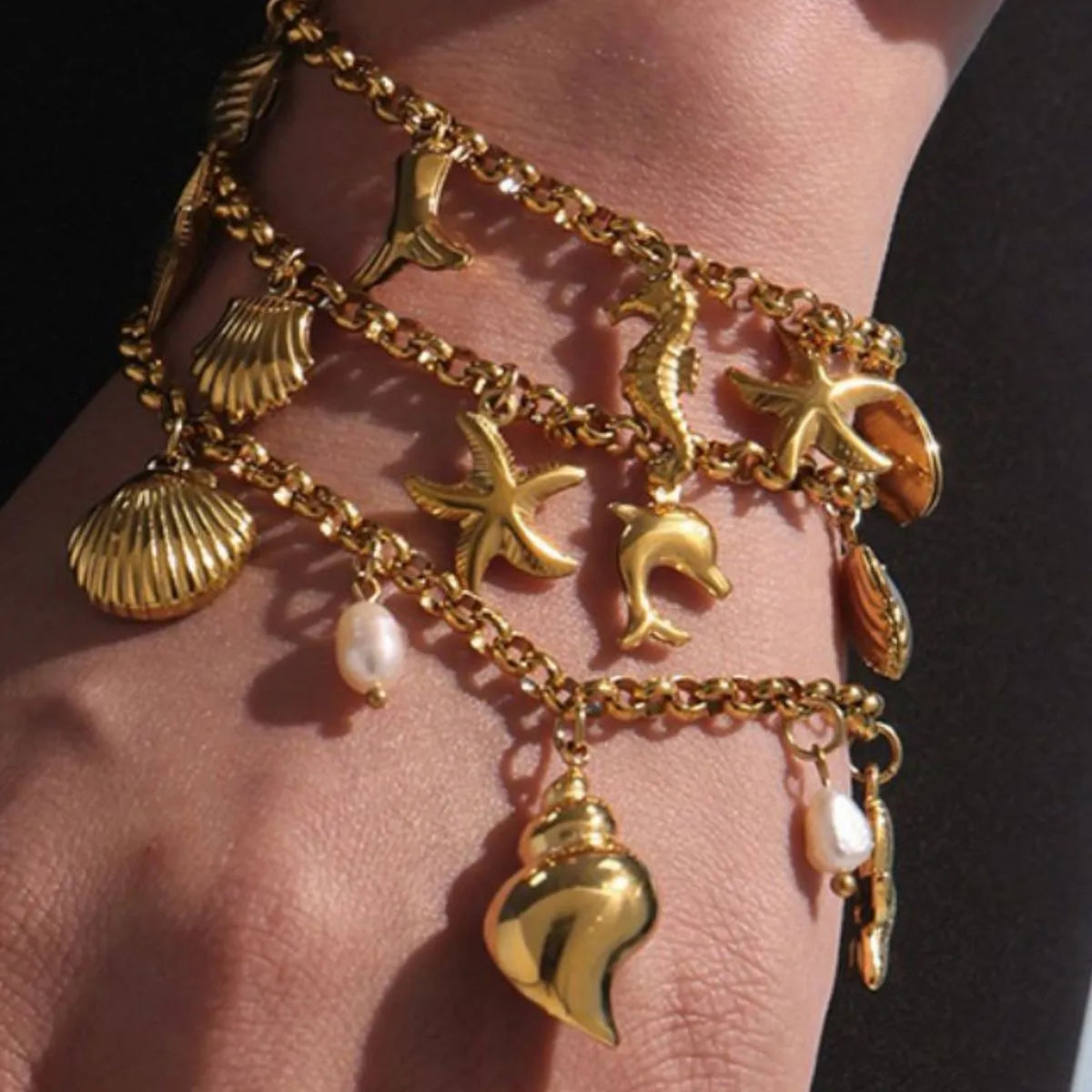 Fashorio Gold / One Size 18K Gold-Plated Sea Shell Charm Bracelet