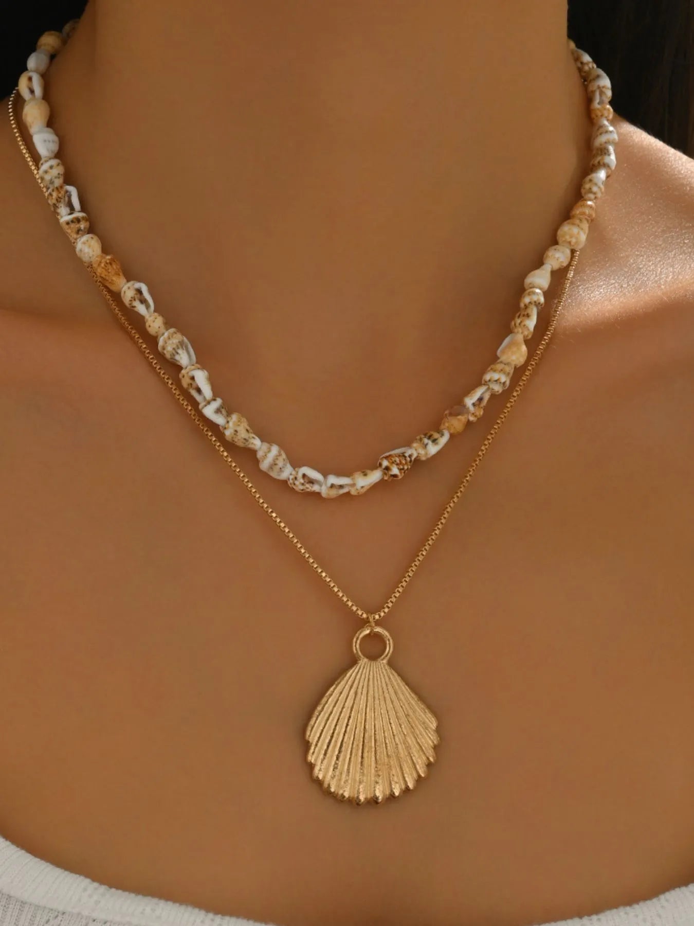 Fashorio Gold / One Size 18K Gold-Plated Shell Layered Shell Pendant Necklace