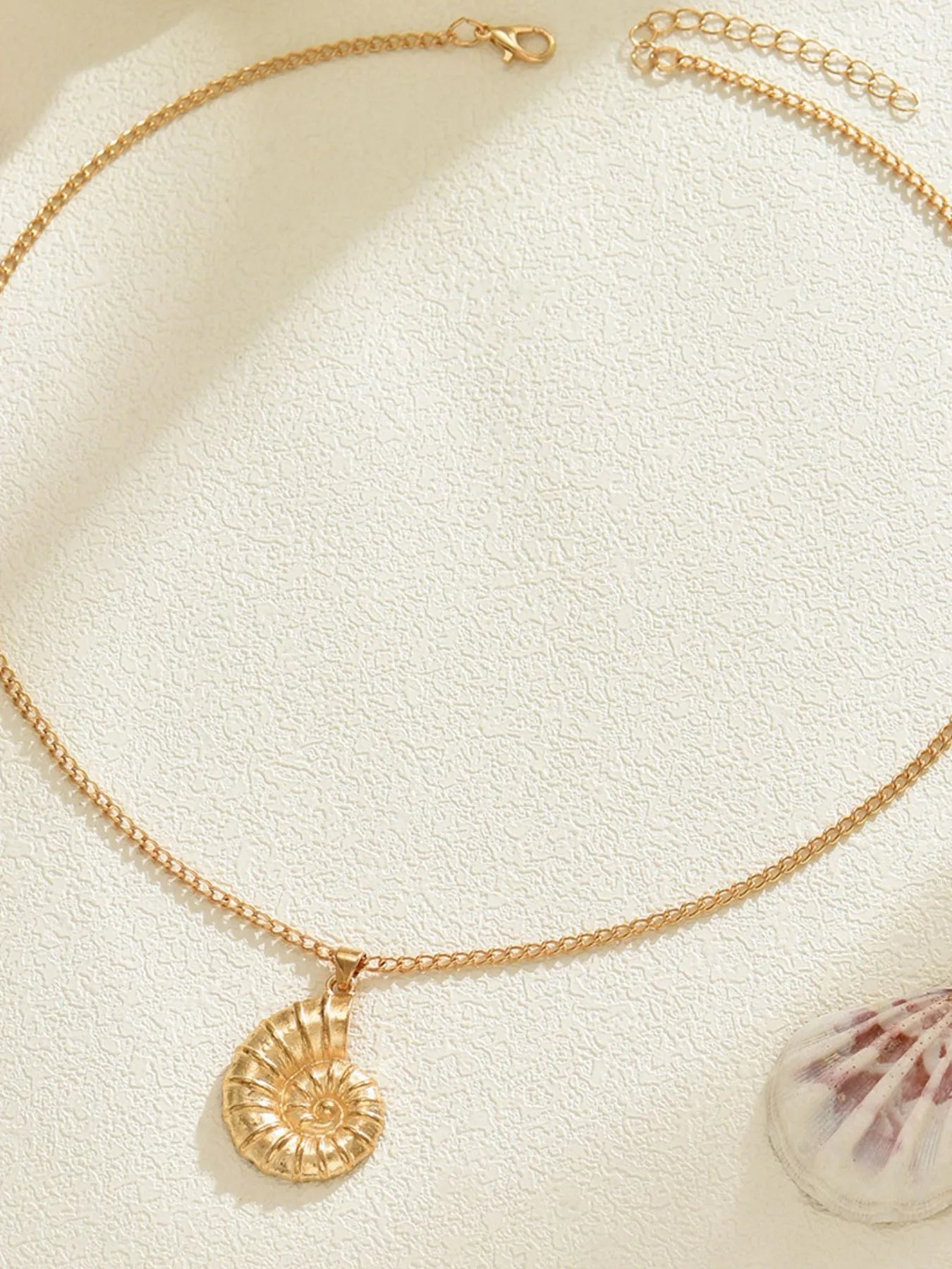 Fashorio Gold / One Size 18K Gold-Plated Shell Pendant Necklace