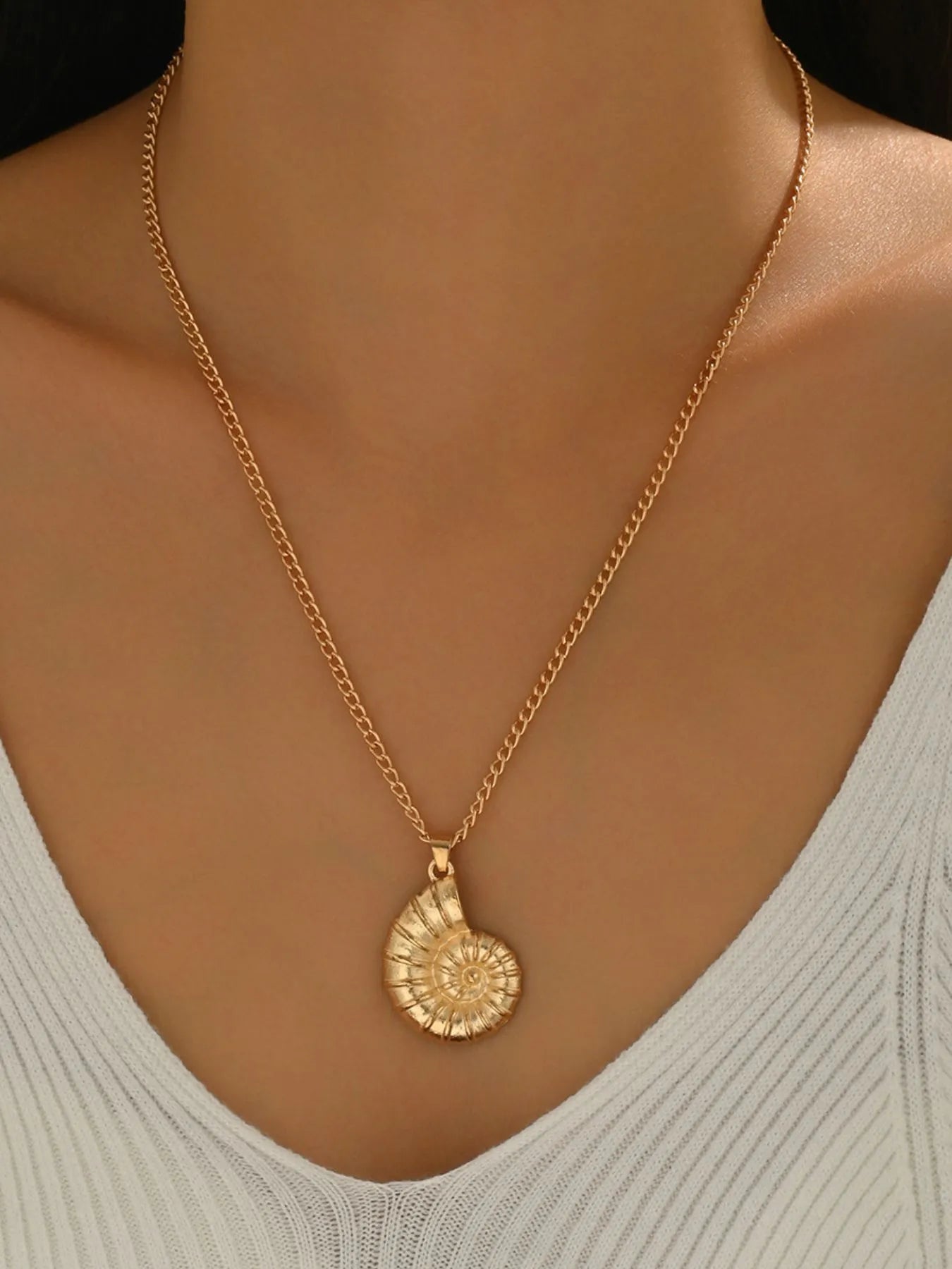 Fashorio Gold / One Size 18K Gold-Plated Shell Pendant Necklace