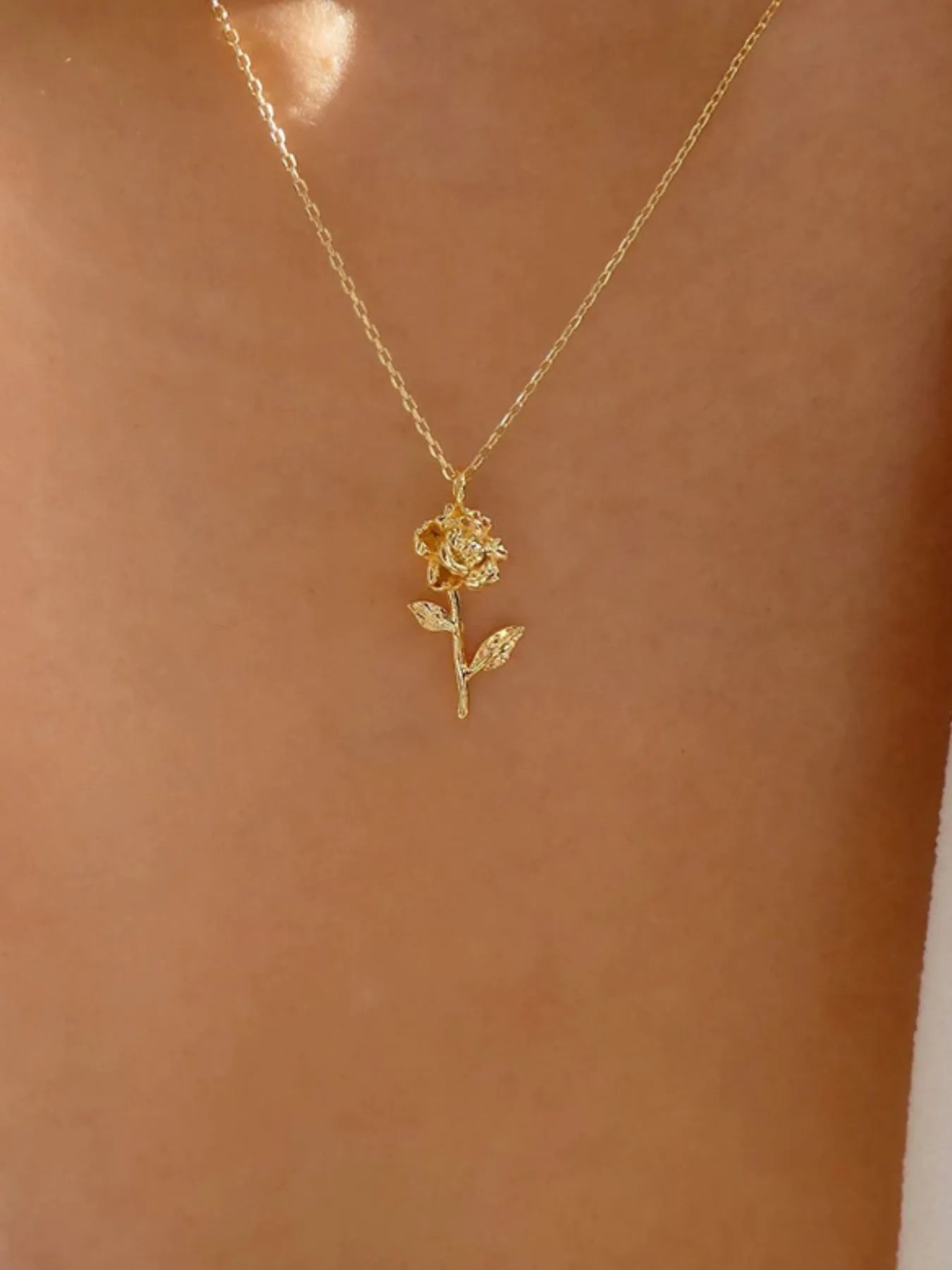 Fashorio Gold / One Size Alloy Rose Pendant Necklace