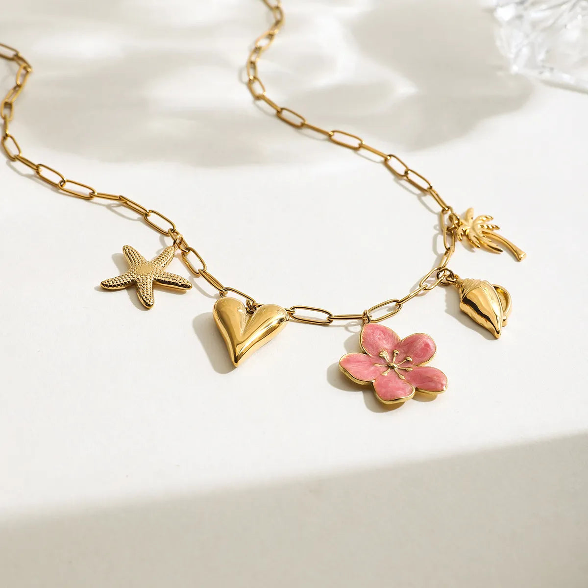 Fashorio Gold / One Size Beach Theme Pendant Necklace with Resin Flower