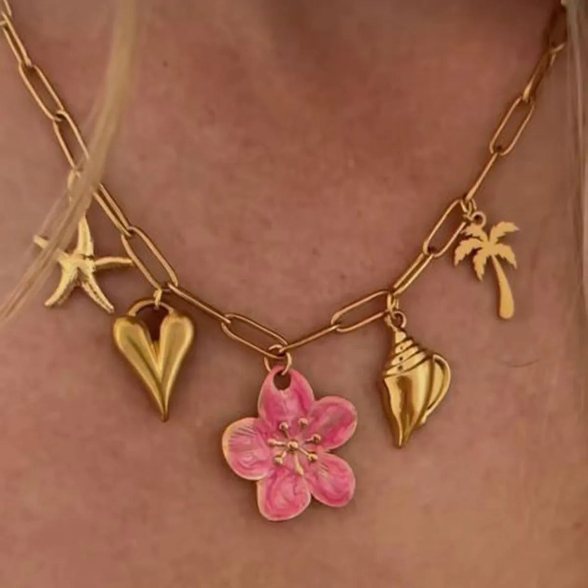 Fashorio Gold / One Size Beach Theme Pendant Necklace with Resin Flower