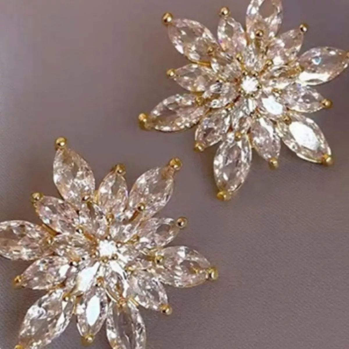 Fashorio Gold / One Size Christmas Snowflake Stud Earrings