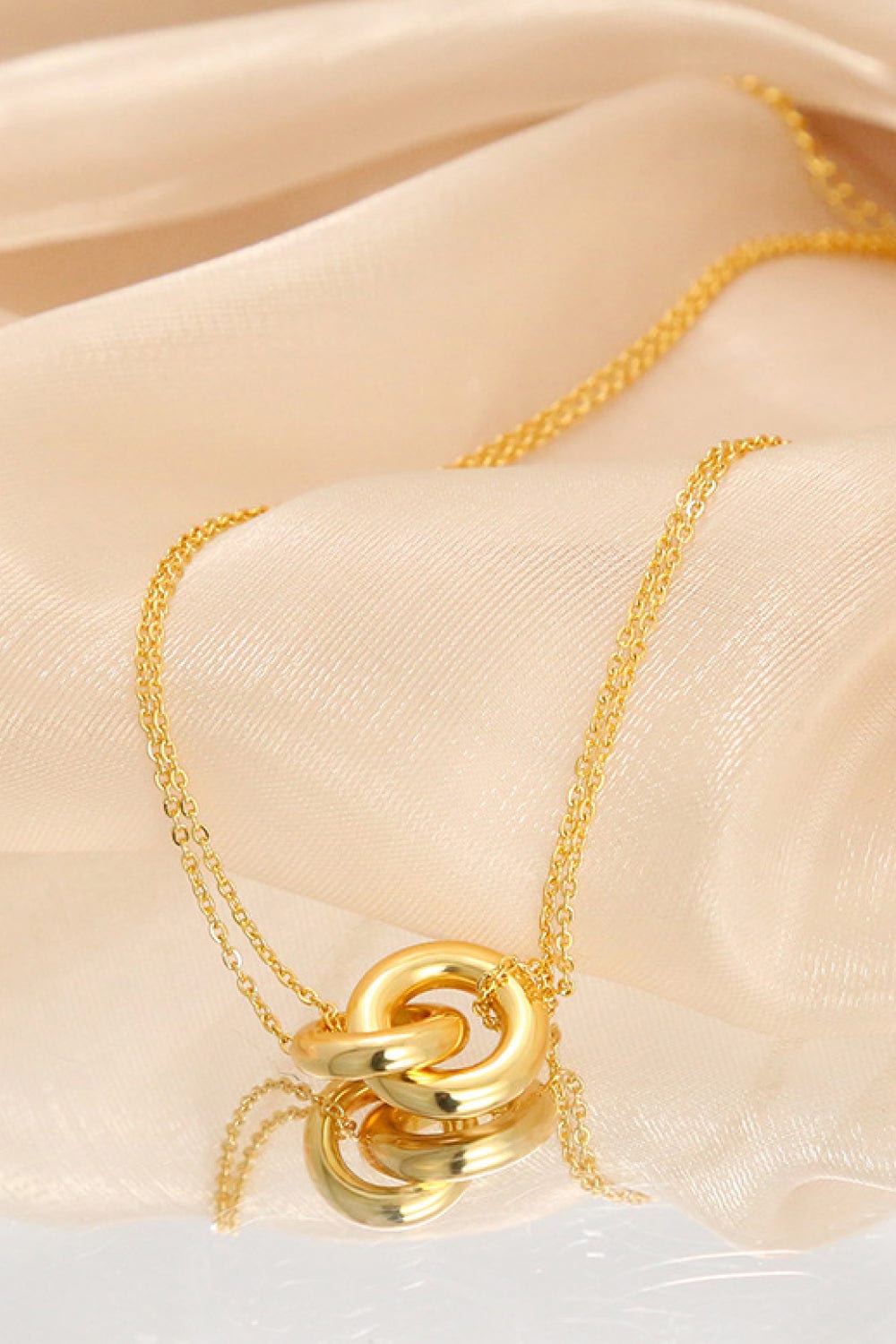 Fashorio Gold / One Size Linked Ring Pendant Chain Necklace