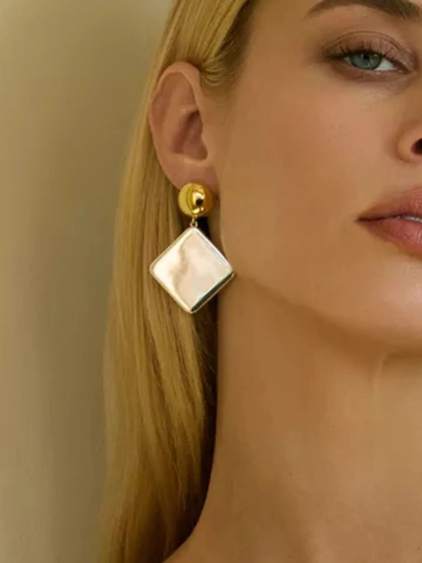 Fashorio Gold / One Size Square Shape Drop Earrings