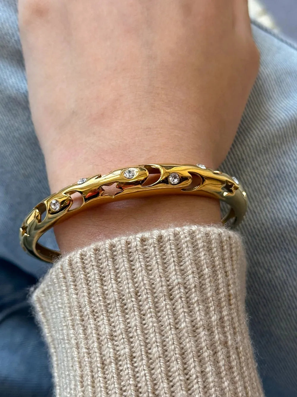 Fashorio Gold / One Size Stainless Steel Inlaid Rhinestone Cutout Bracelet