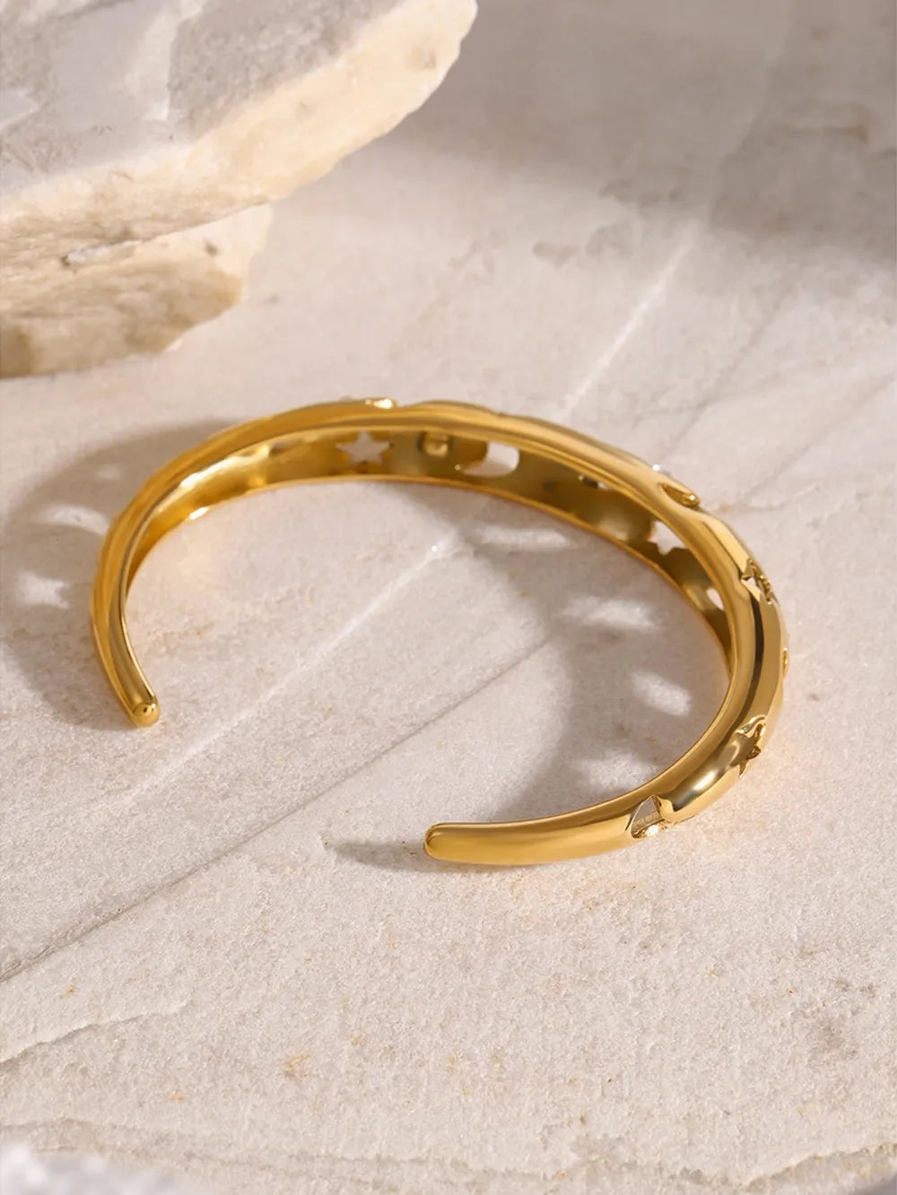 Fashorio Gold / One Size Stainless Steel Inlaid Rhinestone Cutout Bracelet