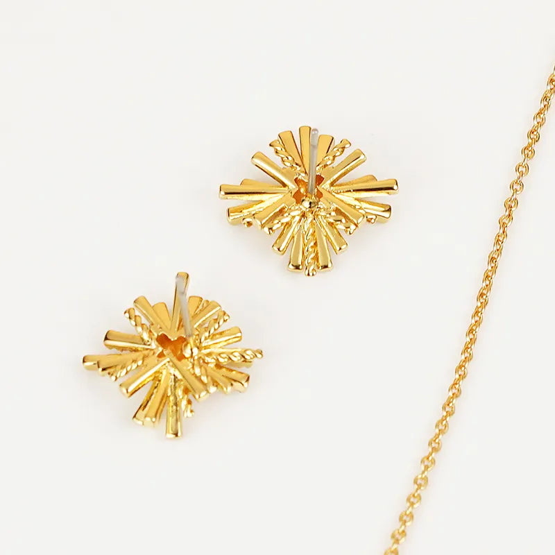 Fashorio Gold / One Size Starburst Gold-Plated Earrings and Necklace Set