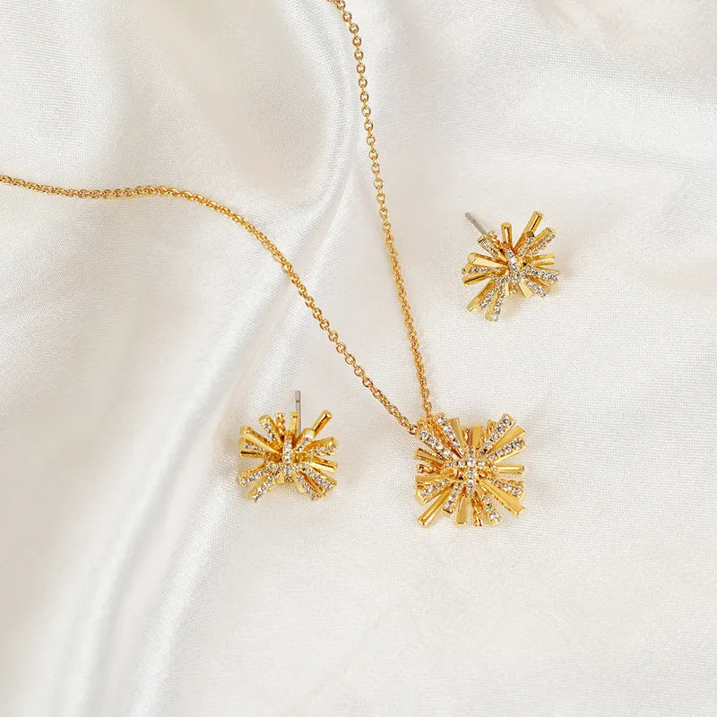 Fashorio Gold / One Size Starburst Gold-Plated Earrings and Necklace Set