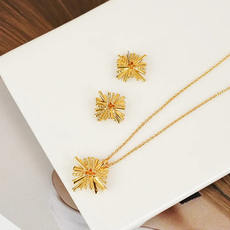 Fashorio Gold / One Size Starburst Gold-Plated Earrings and Necklace Set