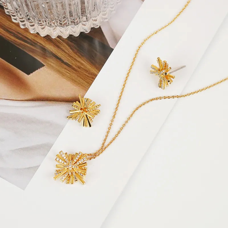 Fashorio Gold / One Size Starburst Gold-Plated Earrings and Necklace Set
