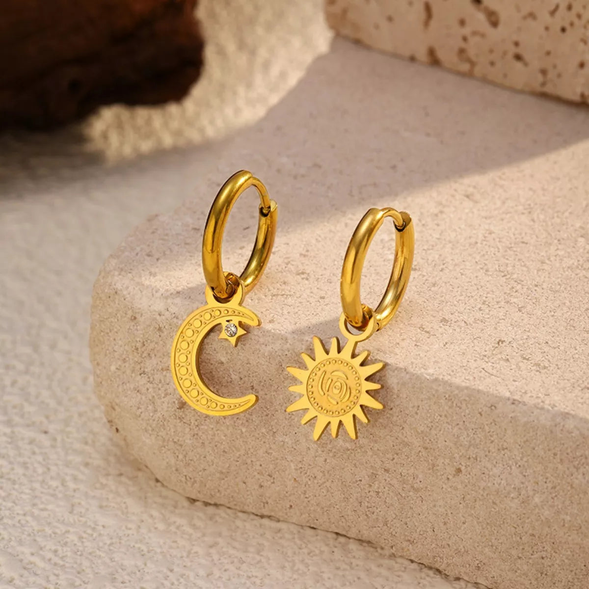 Fashorio Gold / One Size Sun and Moon Dangle Hoop Earrings