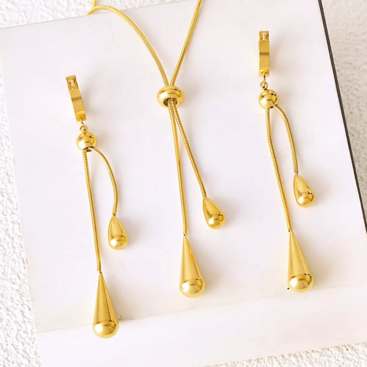 Fashorio Gold / One Size Teardrop Pendant Necklace and Earrings Jewelry Set