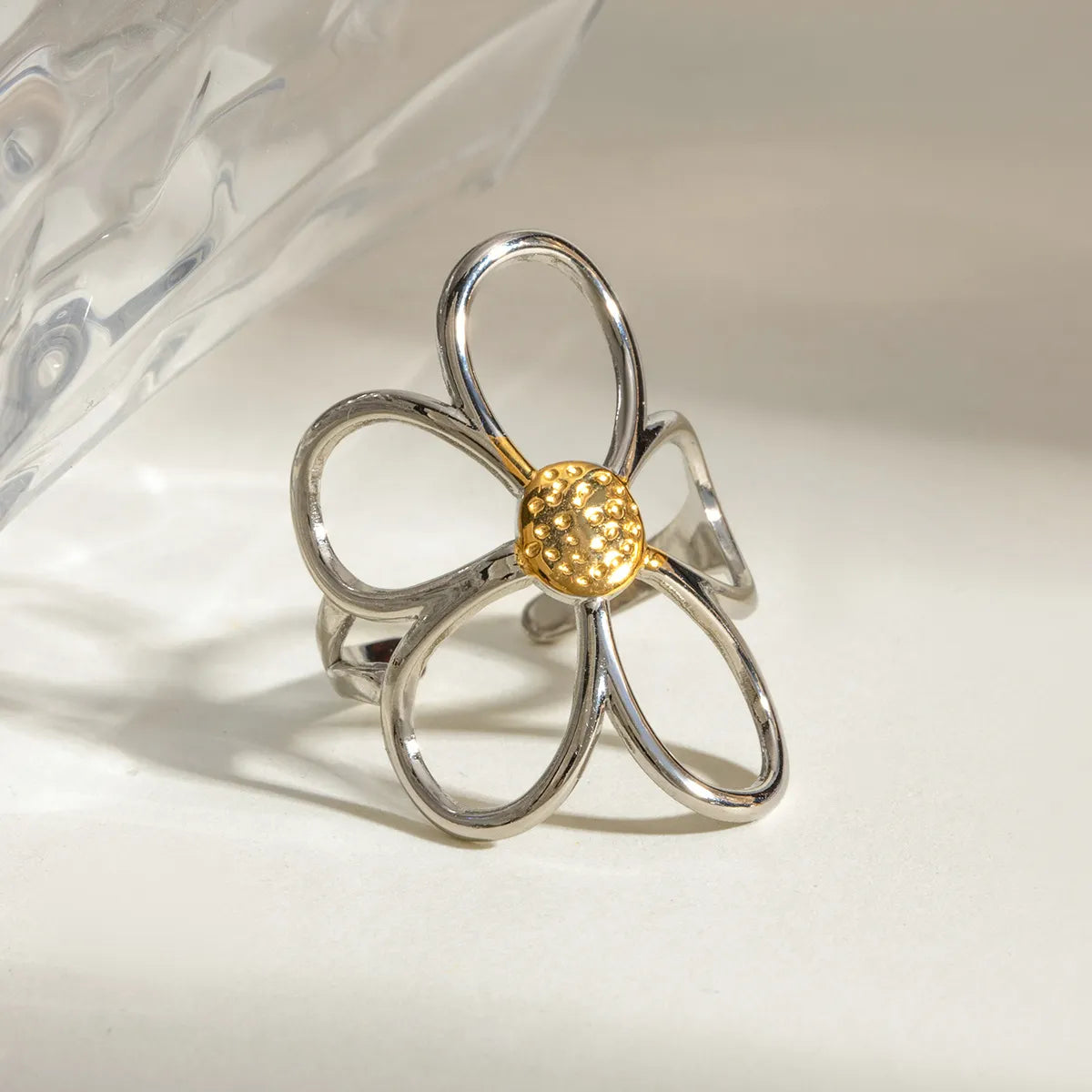 Fashorio Gold / One Size Two-Tone Daisy Flower Ring