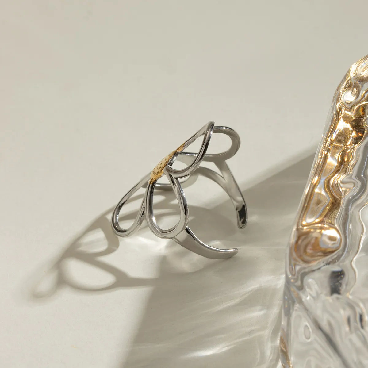 Fashorio Gold / One Size Two-Tone Daisy Flower Ring