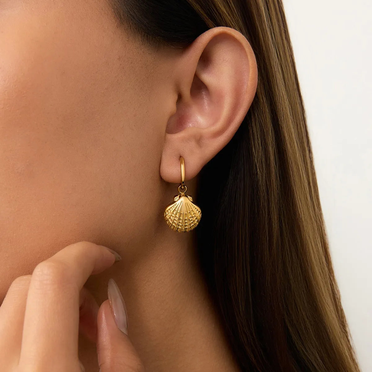 Fashorio Gold / One Size Vintage Gold Seashell & Starfish Drop Earrings