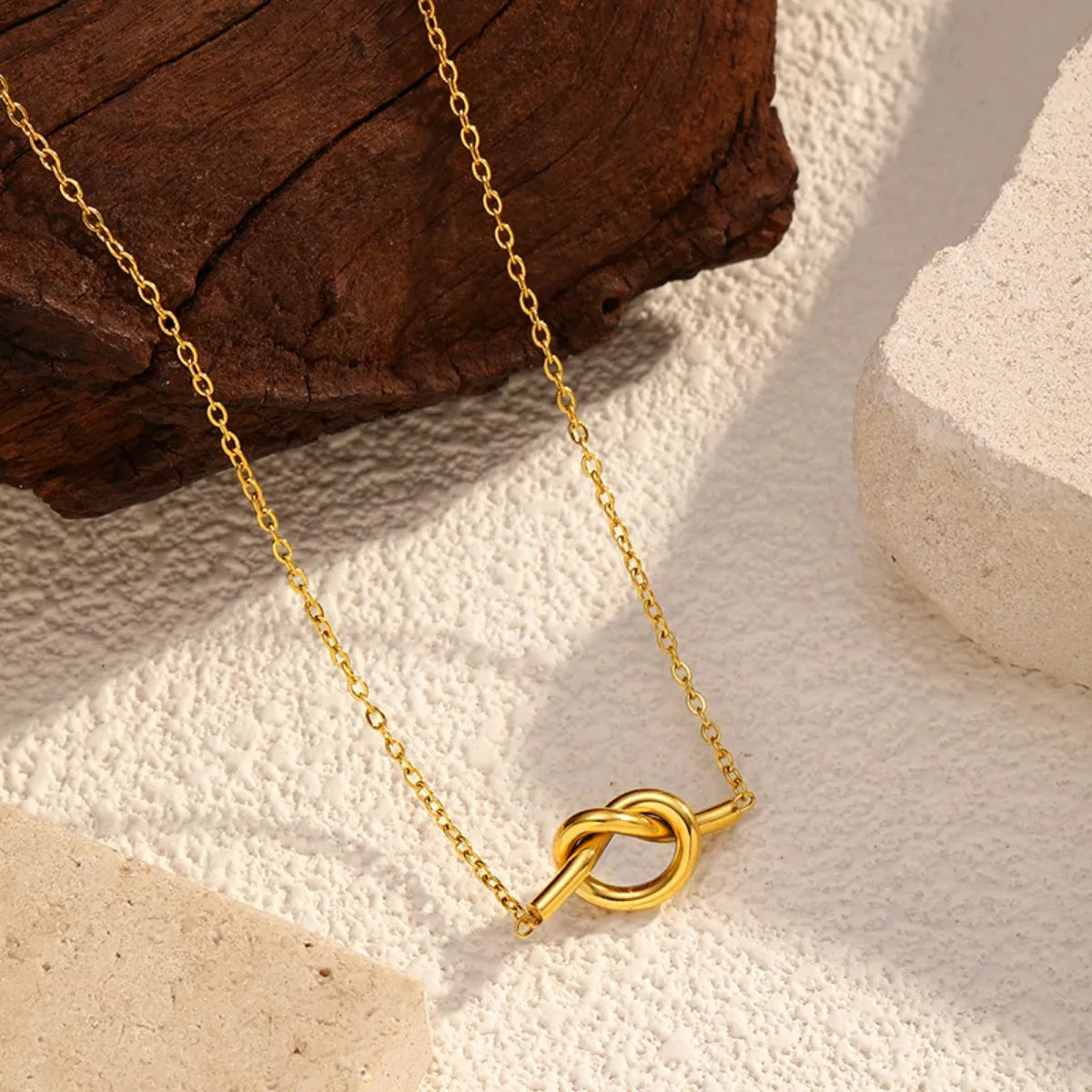 Fashorio Gold / onesize 18K Gold-Plated Knot Pendant Necklace