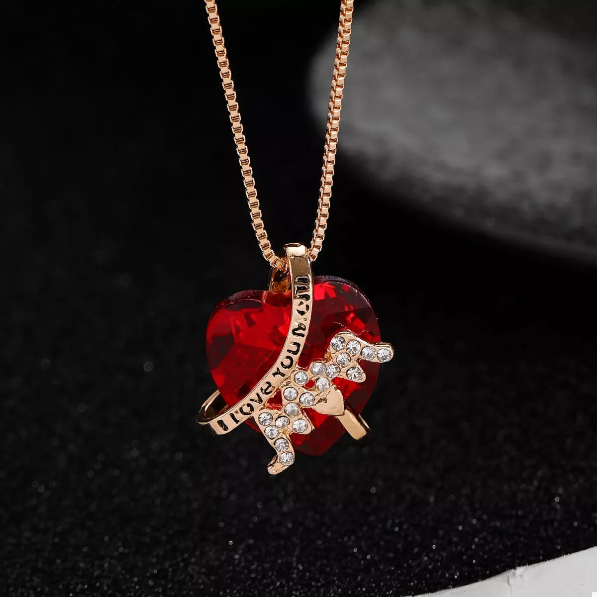 Fashorio Heart-Shaped MOM Pendant Necklace