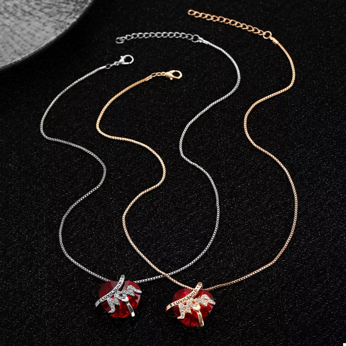 Fashorio Heart-Shaped MOM Pendant Necklace