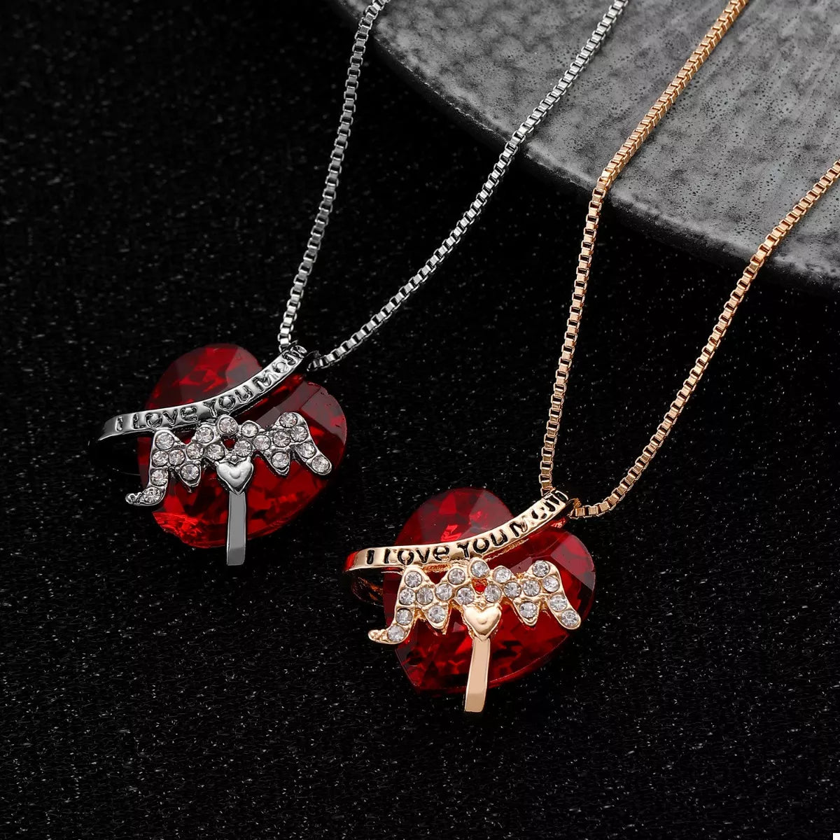 Fashorio Heart-Shaped MOM Pendant Necklace