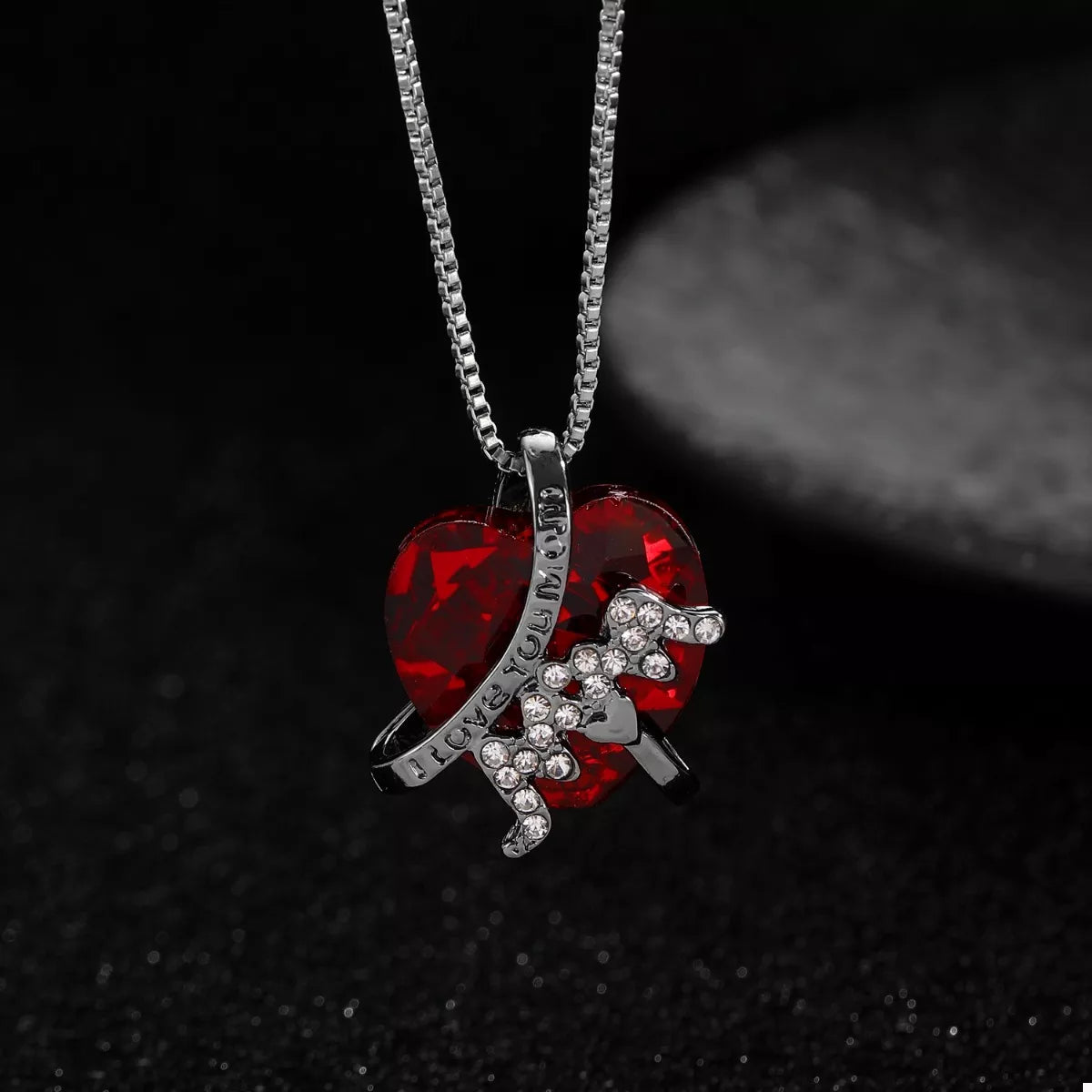 Fashorio Heart-Shaped MOM Pendant Necklace
