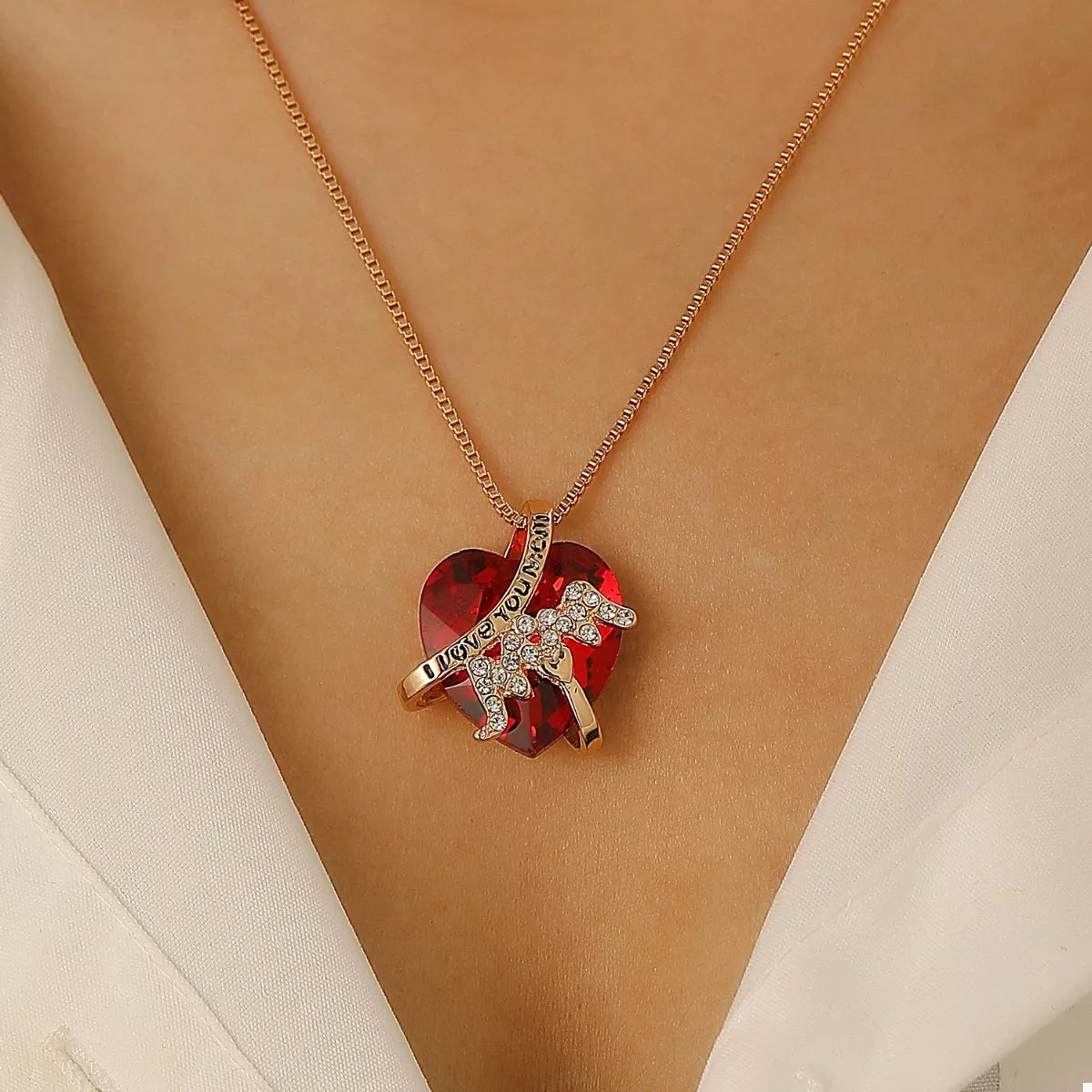 Fashorio Heart-Shaped MOM Pendant Necklace