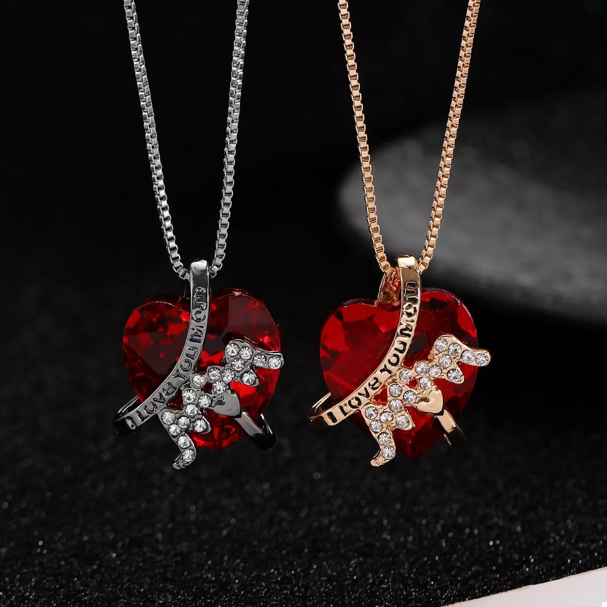 Fashorio Heart-Shaped MOM Pendant Necklace