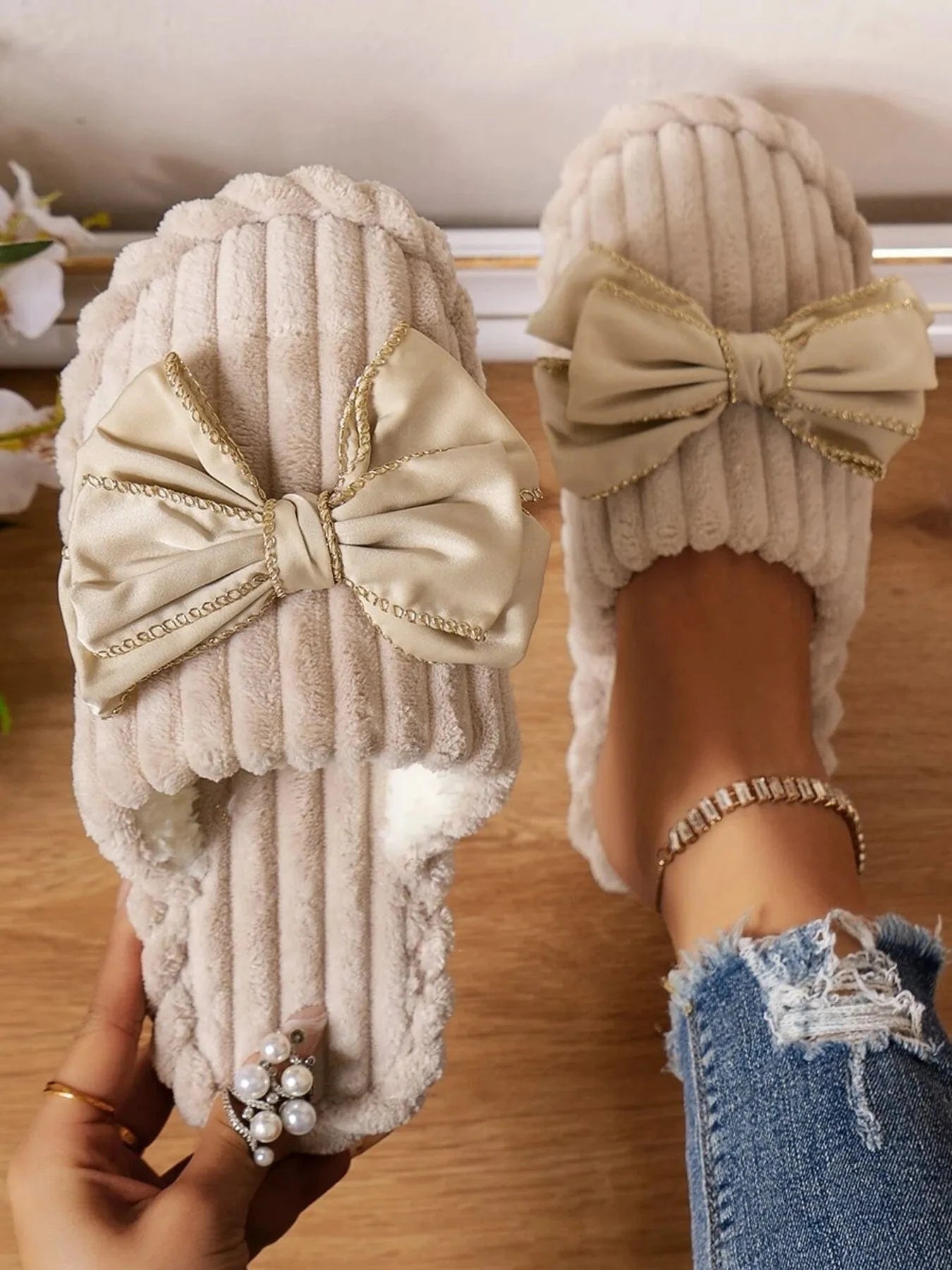 Fashorio Ivory / 36-37 Bow Embellished Indoor Slippers
