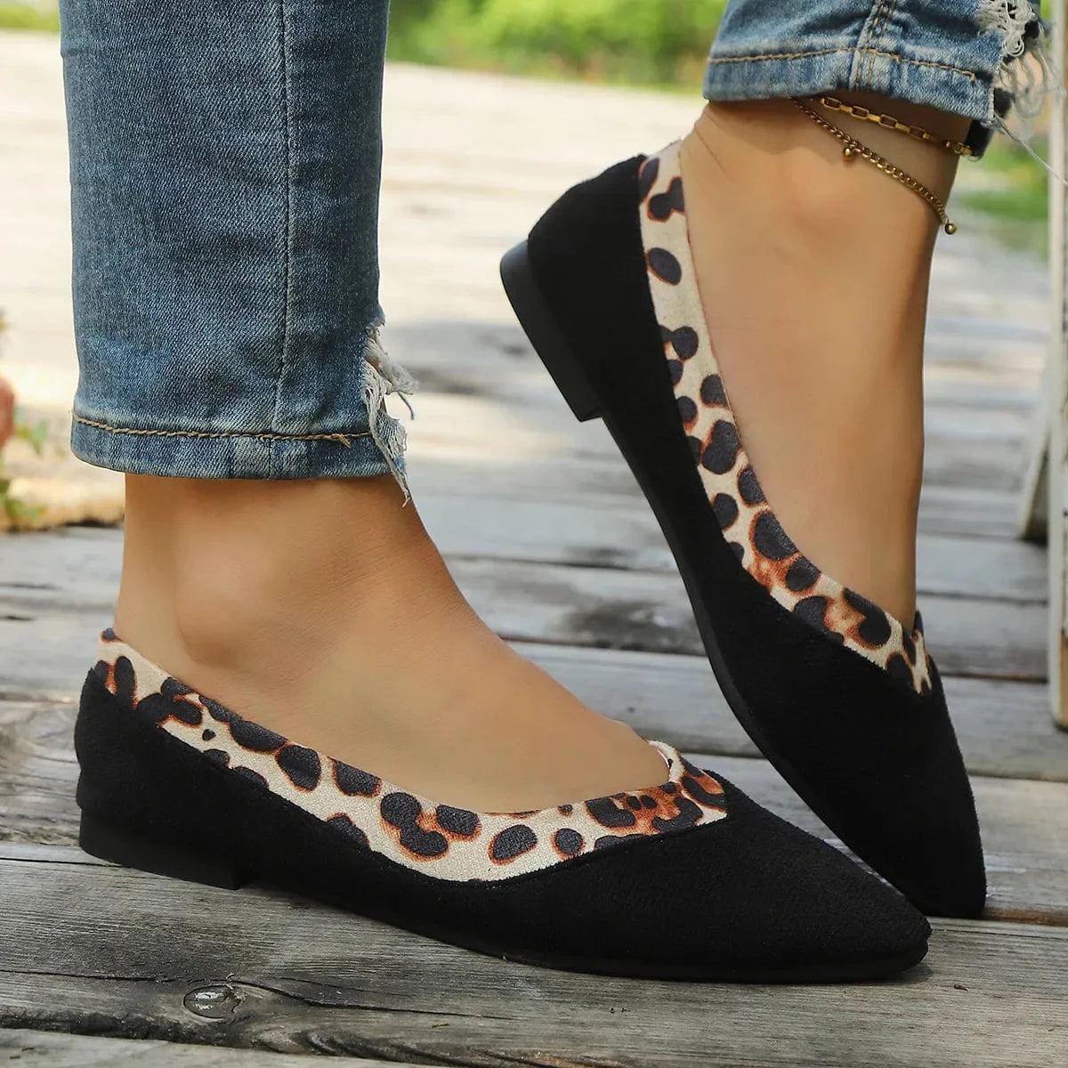 Fashorio Leopard Pointed Toe Slip-Ons