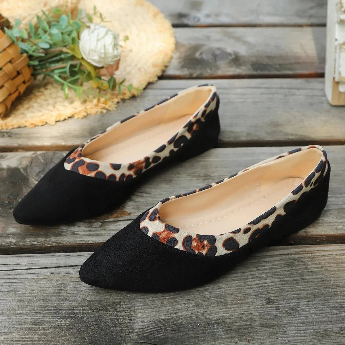 Fashorio Leopard Pointed Toe Slip-Ons