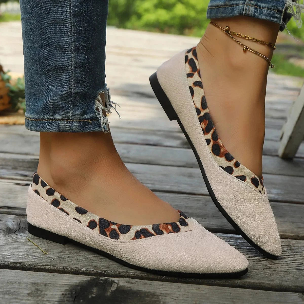 Fashorio Leopard Pointed Toe Slip-Ons