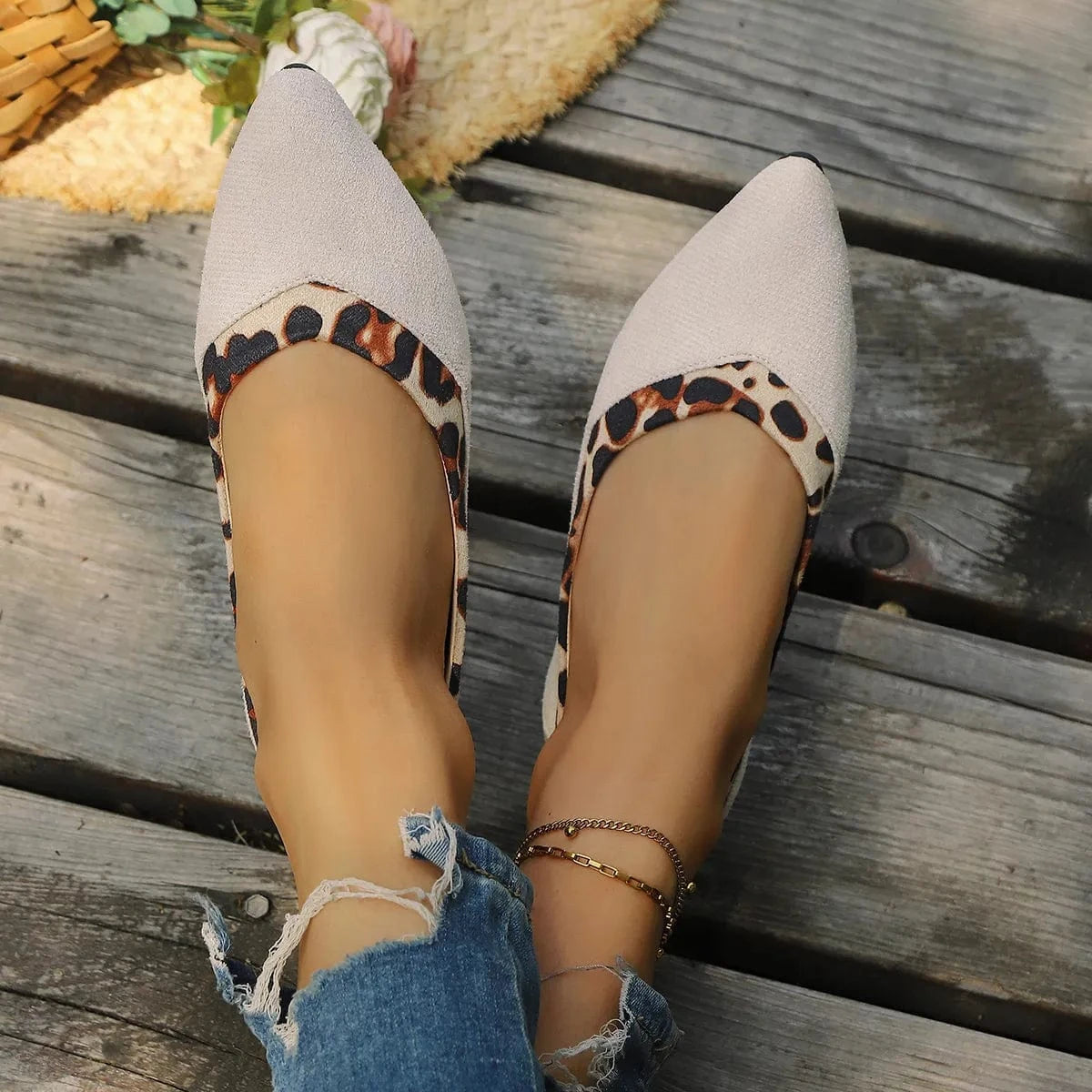 Fashorio Leopard Pointed Toe Slip-Ons