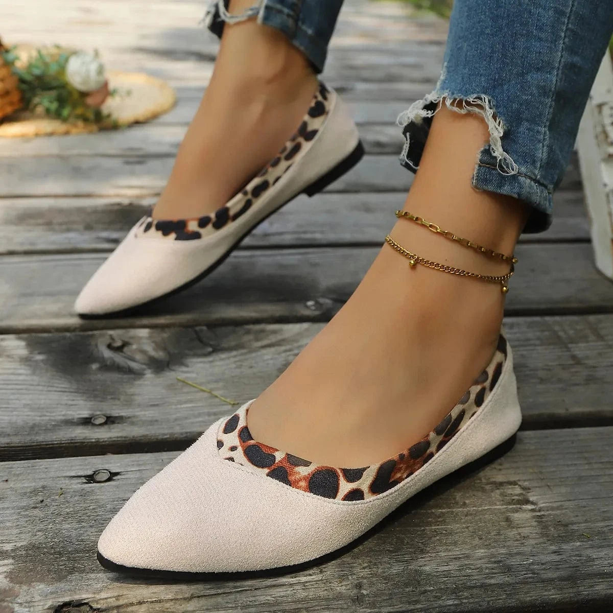 Fashorio Leopard Pointed Toe Slip-Ons